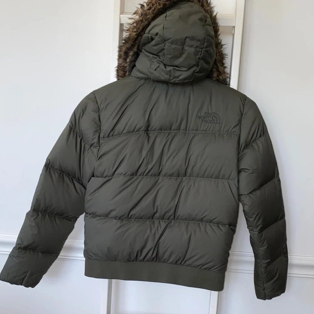 The North Face Girls Gotham 550 Down Green Fur Trim Hooded Puffer Jacket M